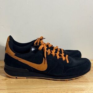 NEW Nike Internationalist Nike By You Men’s Black Suede Burnt Orange Size 12 Run